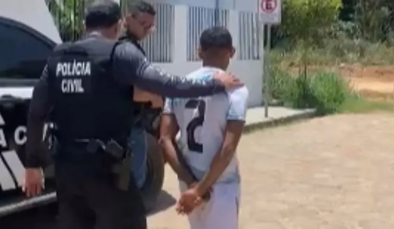 O homem foi encontrado pela PC, que o prendeu em flagrante