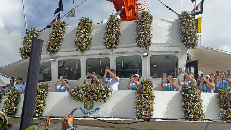 Entre flores e devoção: conheça os profissionais que vão decorar as berlindas