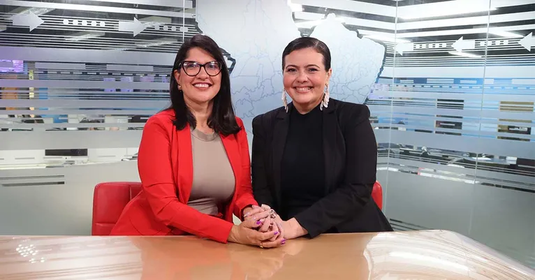 Priscila Belfort e Carla Martine nos estúdios da RBA TV após gravação do especial.