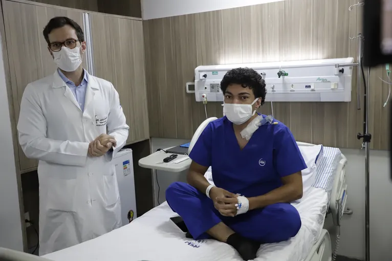 DR. JOÃO E GABRIEL BARBOSA TRINDADE (PACIENTE).
