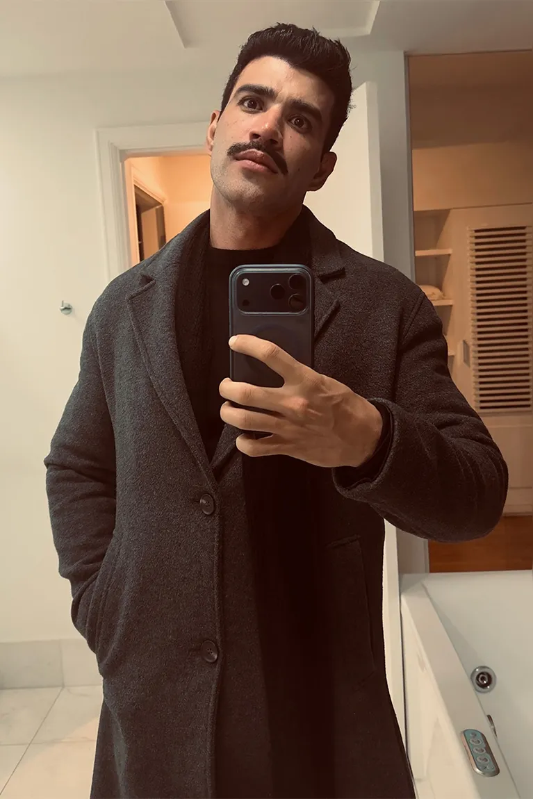 Gusttavo Lima surpreende fãs ao aparecer sem barba nas redes sociais