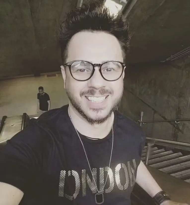 Antônio Calixto na época de cover de Junior
