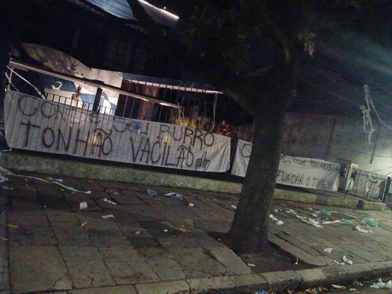 Leão segue a luta contra o rebaixamento cada vez mais pressionado