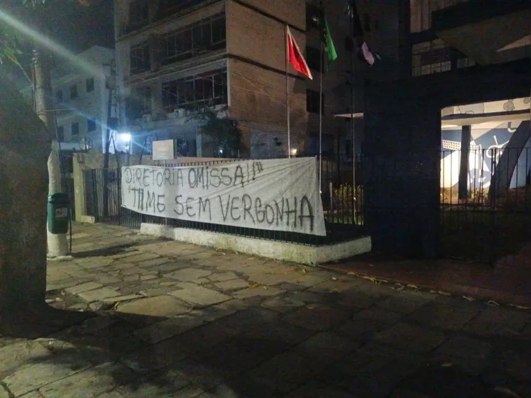 Protesto ocorreu de madrugada