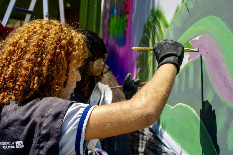 Paredes Vivas leva arte urbana e grafismo a Ourilândia, no sudeste do Pará