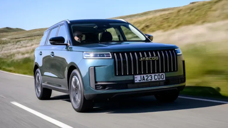 O Jaecoo 5 será vendido no Brasil na configuração híbrida, combinando motor 1.5 turbo a gasolina e propulsor elétrico para entregar 224 cv.
