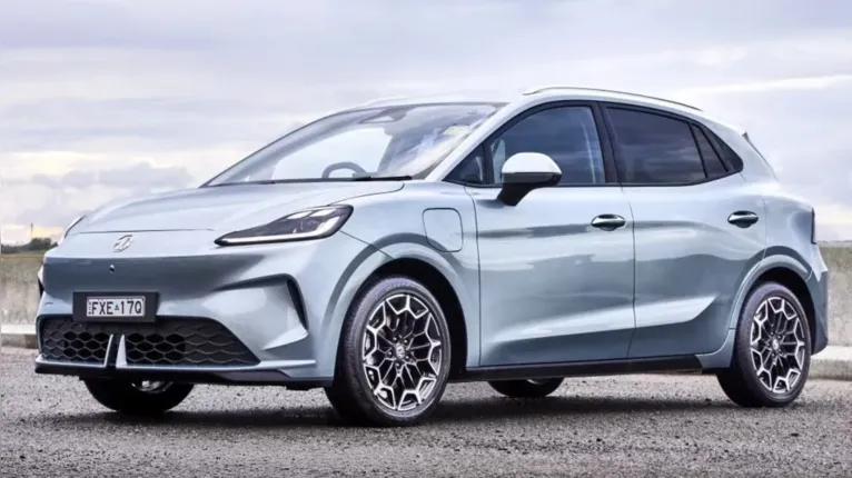 Hatch de R$ 129.990, com 150 cv e autonomia de até 299 km.