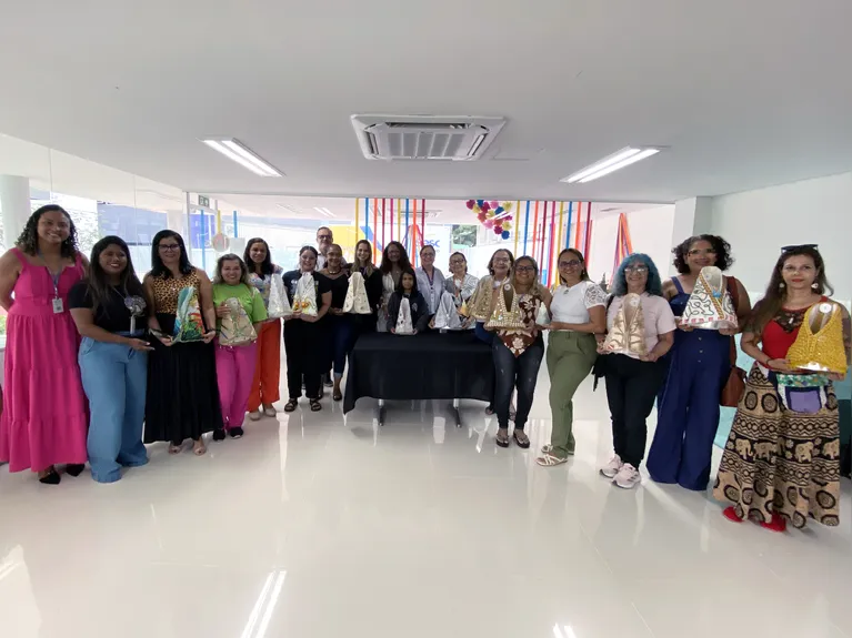 Exposição “Em Cada Fio, Uma Oração”.