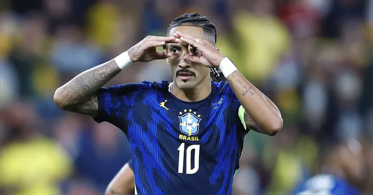 Raphinha marcou um dos gols da vitória contra a Autrália