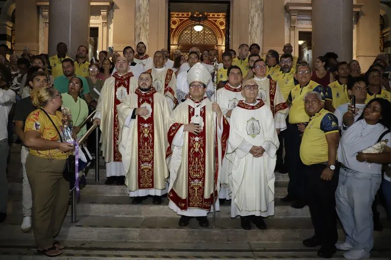 A cerimônia foi presidida por Dom Júlio Akmine e outros religiosos.