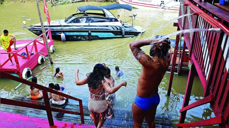 Os restaurantes do Combu oferecem floresta, rio e sabores amazônicos em um passeio pertinho de Belém.