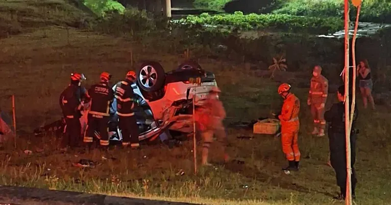Após o ocorrido, equipes do Corpo de Bombeiros foram acionadas para atender a ocorrência e realizar o socorro às vítimas, mas duas delas morreram ainda no local.
