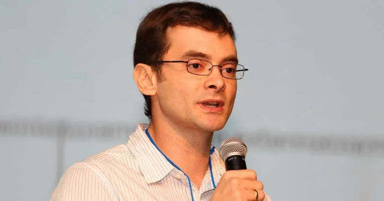 O professor Roberto Samarone Araújo, da UFPA, alerta para os riscos da exposição de dados pessoais e destaca cuidados básicos para aumentar a segurança e a privacidade no ambiente digital.