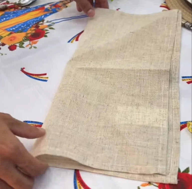VÍDEO: aprenda a fazer uma "Nossa Senhora de Nazaré" para sua mesa posta