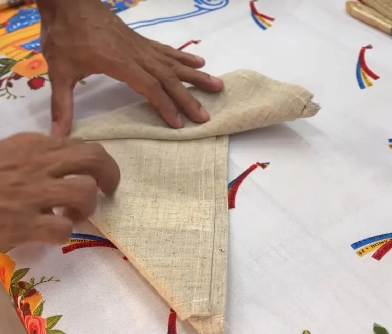 VÍDEO: aprenda a fazer uma "Nossa Senhora de Nazaré" para sua mesa posta