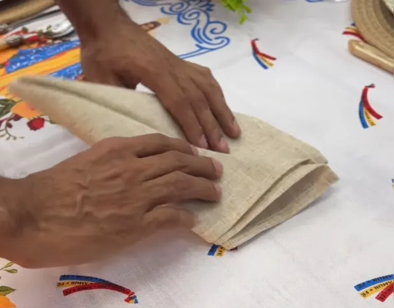VÍDEO: aprenda a fazer uma "Nossa Senhora de Nazaré" para sua mesa posta