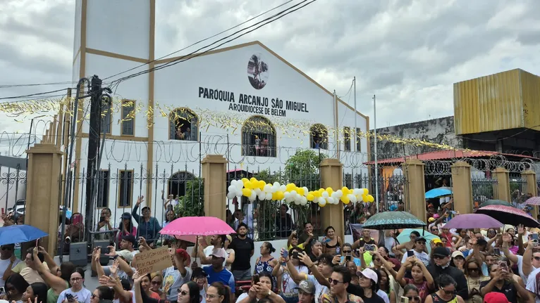 Imagem Peregrina de N. S. de Nazaré passando pela Paróquia Arcanjo Miguel, em Ananindeua.