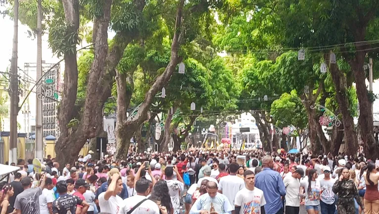 Círio de Nazaré: Imagem Peregrina chega à Basílica após cinco horas de procissão