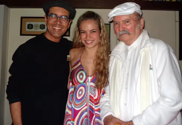 Atriz e cantora pertence a uma família ligada à música