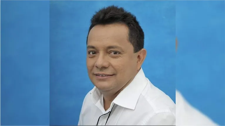 Ex-prefeito de Mocajuba, Rosiel Costa, recebe os primeiros socorros antes de ser transferido de avião para a capital paraense.