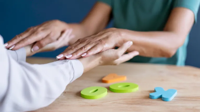 Projeto de extensão da UFPA oferece acolhimento e terapia ocupacional para pessoas com esclerose múltipla, com atendimentos às terças e quintas-feiras e ações voltadas à reabilitação, autonomia e participação social.