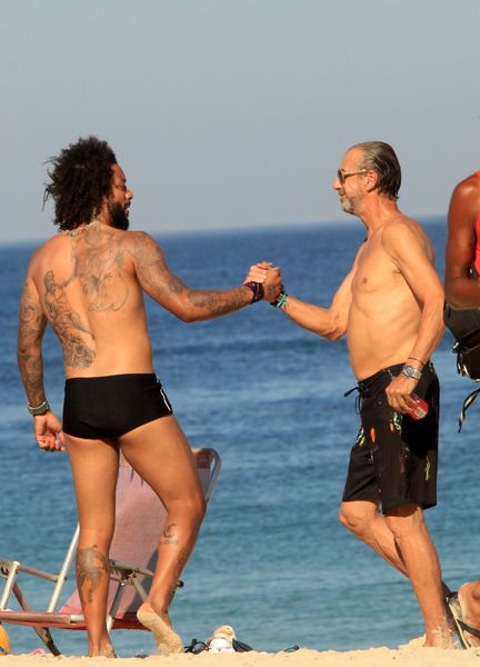 
        
            Jogador do Real Madri Marcelo curte praia com sua família no Rio de Janeiro
        
    