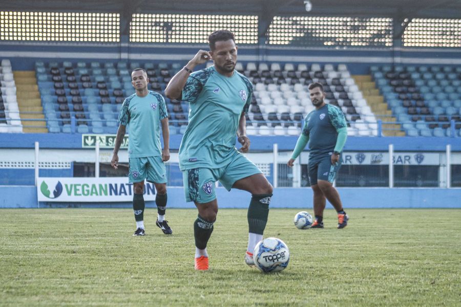 
        
            Paysandu faz treino noturno antes de jogo contra o Ypiranga
        
    