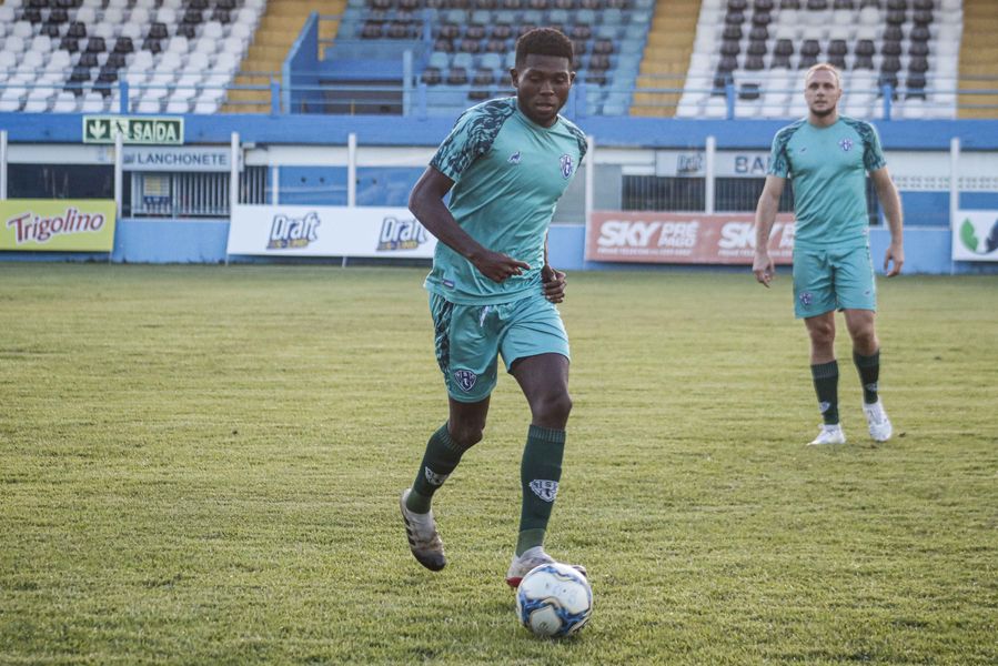 
        
            Paysandu faz treino noturno antes de jogo contra o Ypiranga
        
    