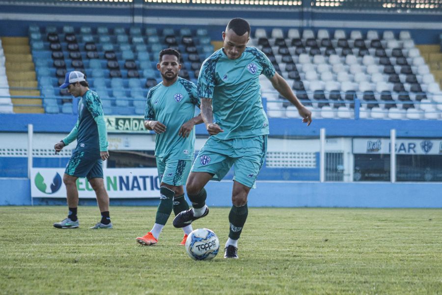 
        
            Paysandu faz treino noturno antes de jogo contra o Ypiranga
        
    