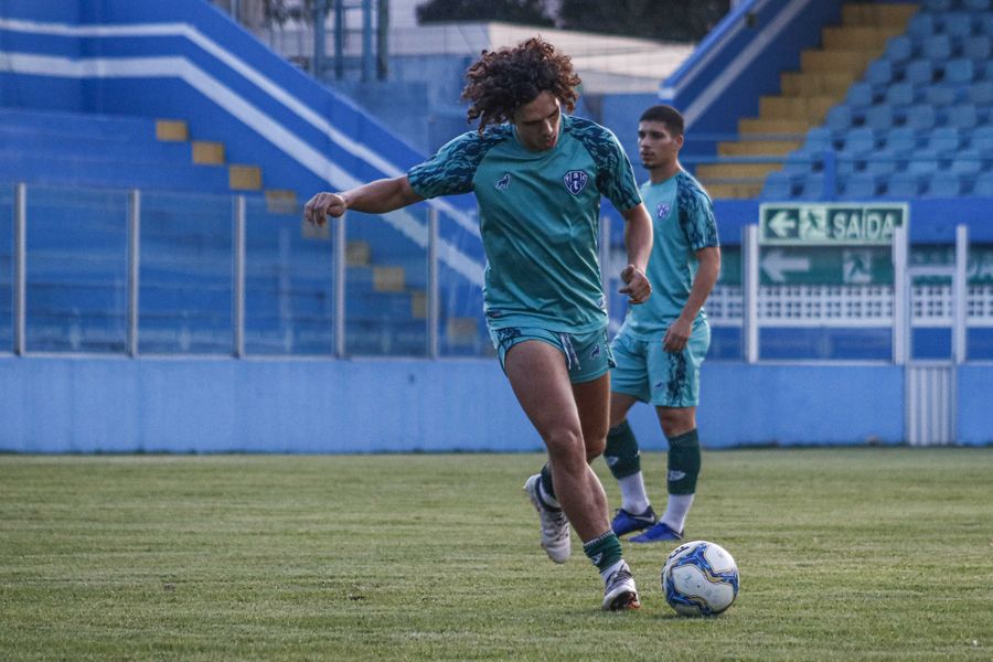 
        
            Paysandu faz treino noturno antes de jogo contra o Ypiranga
        
    