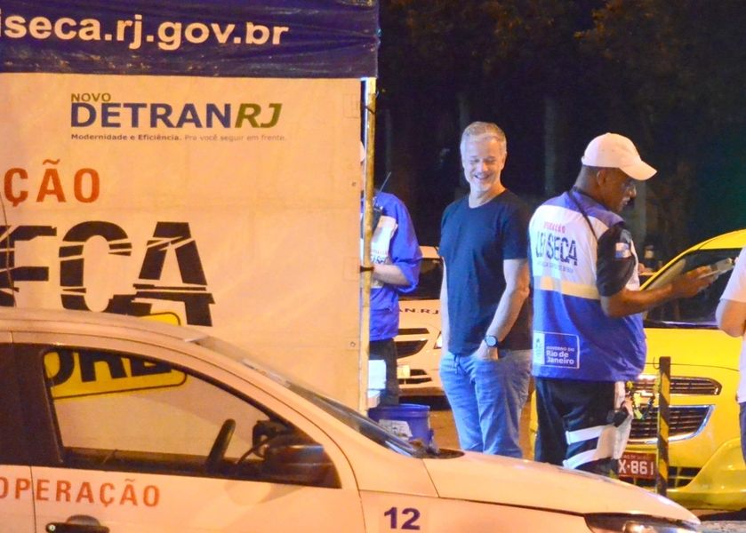 
        
            Marcello Novaes é parado em blitz da Lei Seca depois de curtir noite carioca
        
    