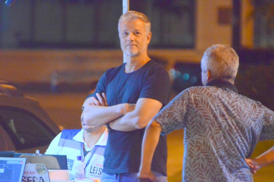
        
            Marcello Novaes é parado em blitz da Lei Seca depois de curtir noite carioca
        
    