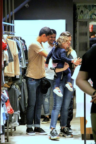 
        
        
            Na mira dos paparazzos: Paraense Paulo Henrique Ganso passeia
com a família no shopping 
        
    