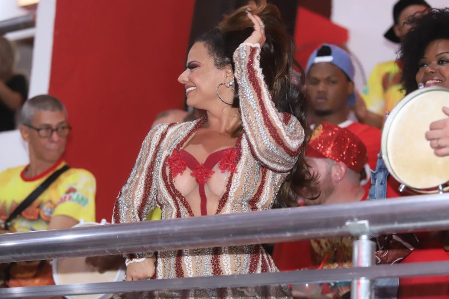 
        
        
            Viviane Araújo cai no samba na quadra do Salgueiro
        
    