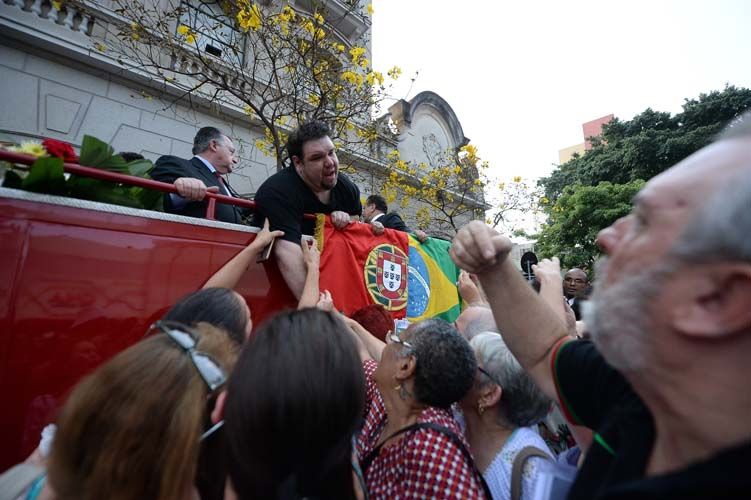 
        
        
            Corpo de Roberto Leal é velado na Casa de Portugal, em São Paulo
        
    