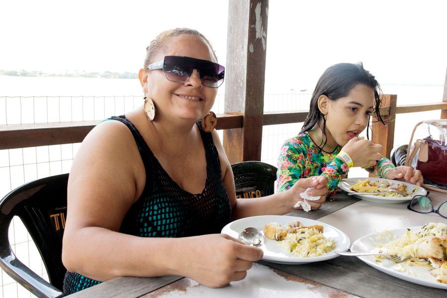 
        
        
            No Combu: comida, bebida e diversão se atrelam às belas paisagens
        
    