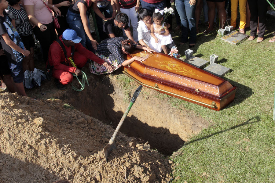 
        
        
            ‘Maníaco’:
corpo de Samara Mescouto é enterrado em Marituba
        
    