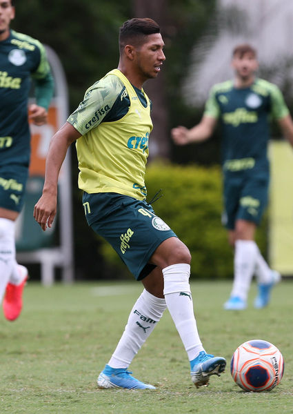 
        
        
            Veja as primeiras imagens de Rony no Palmeiras
        
    