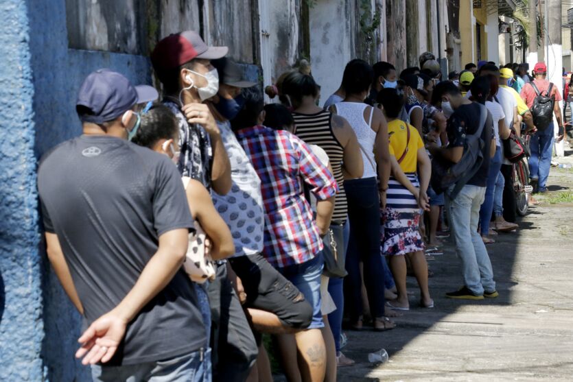 
        
        
            Agências da Caixa em Belém amanhecem o sábado (2) com longas filas atrás do auxílio emergencial
        
    