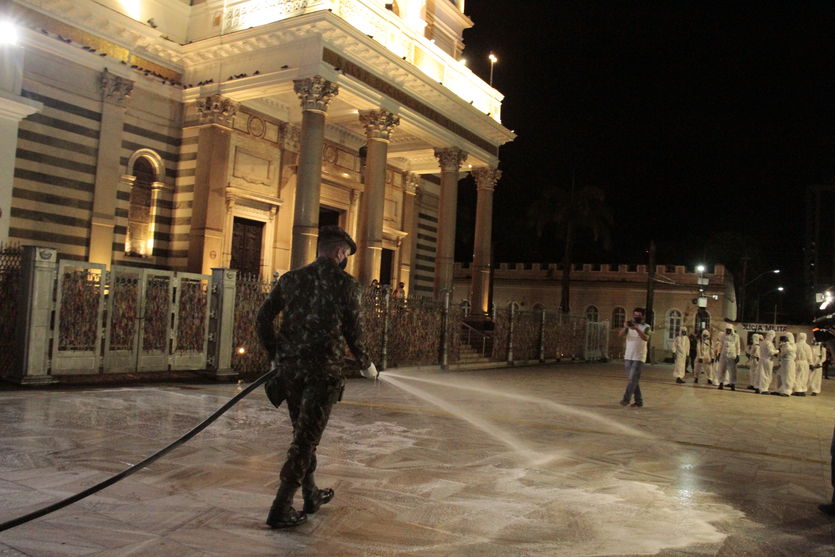 
        
        
            Basílica Santuário de Nazaré passa por desinfecção. Veja as fotos
        
    