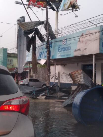 
        
        
            Icoaraci: veja imagens da destruição causada por ventania
        
    