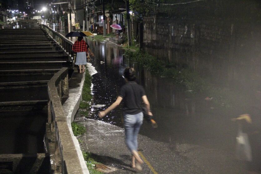 
        
        
            Chuva deste
domingo (22) traz transtorno para moradores de Belém
        
    