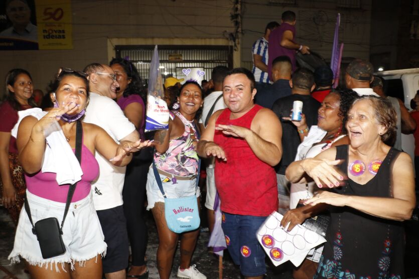 
        
        
            Eleitores lotam São Brás para comemorar a vitória de Edmilson Rodrigues
        
    