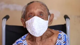 Agora, dona Maria aguarda a segunda dose do imunizante