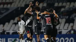 Imagem ilustrativa da notícia Permanência de Benítez ajuda atacante do Vasco fora de campo. 