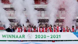 Ajax ergue o troféu após gol brasileiro na final