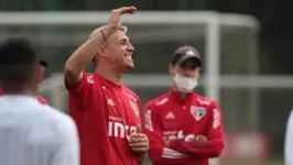 Imagem ilustrativa da notícia São Paulo estreia Hernan Crespo como treinador diante do Botafogo-SP