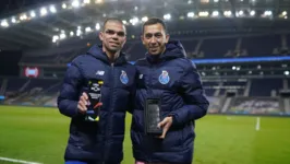 Imagem ilustrativa da notícia Vídeo: Dupla decide e Porto vence no Português. Veja os gols!