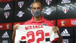 Imagem ilustrativa da notícia Zagueiro Miranda volta ao São Paulo após tricampeonato brasileiro