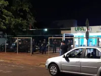 Equipes da Guarda Municipal em frente a UPA em que ocorreu a prisão da mãe da criança